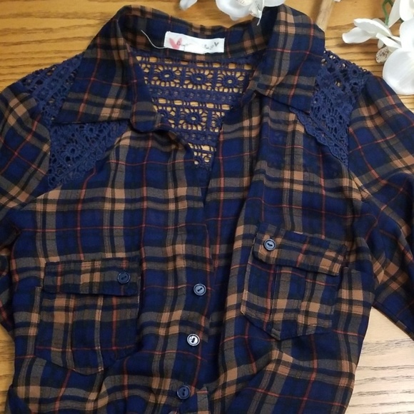 🌲Button Down shirt🌲 - Picture 3 of 7